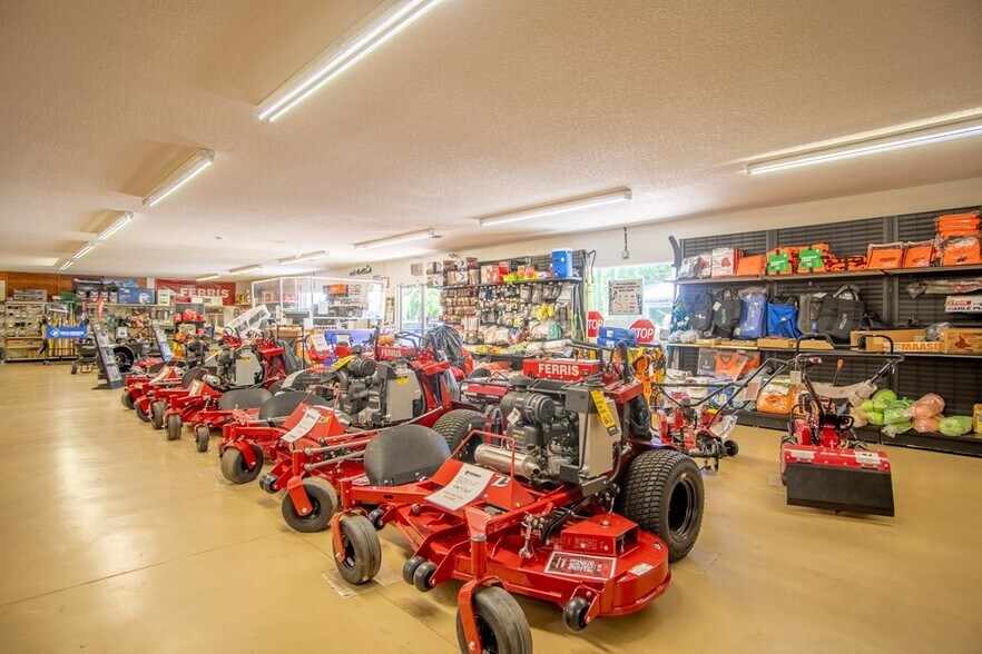 More Photos Of 424 Terrell Rd, Franklin Showroom For Sale