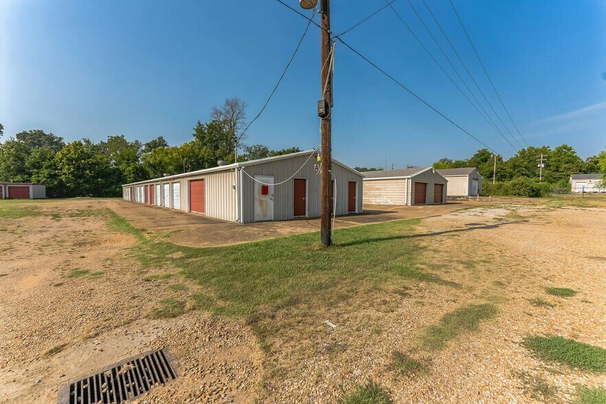 More Photos Of 675 N Jefferson St, Houston Self Storage For Sale
