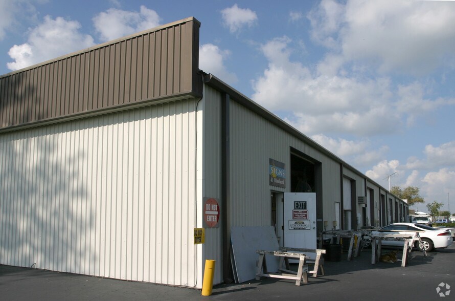 More Photos Of 1301 Rail Head Blvd, Naples Unknown For Lease