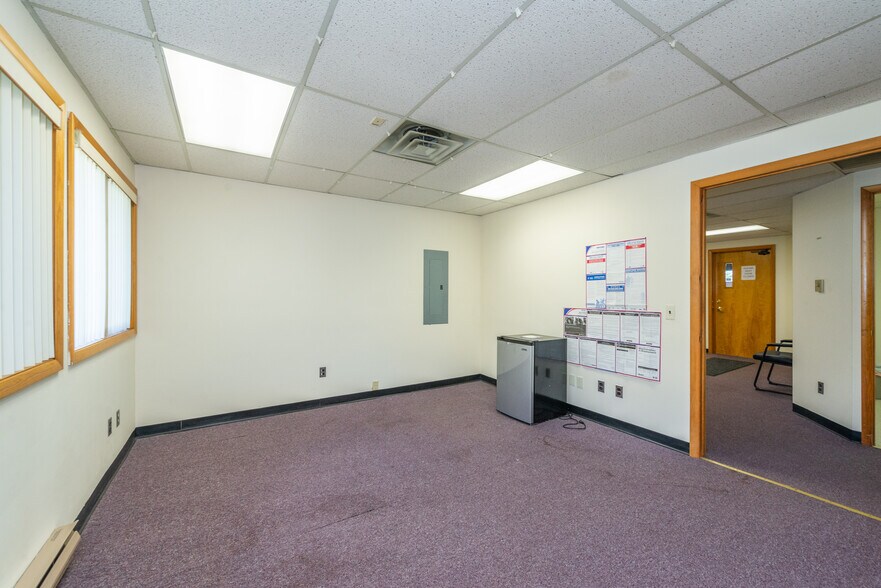More Photos Of 125 Newton Sparta Rd, Newton Office For Lease