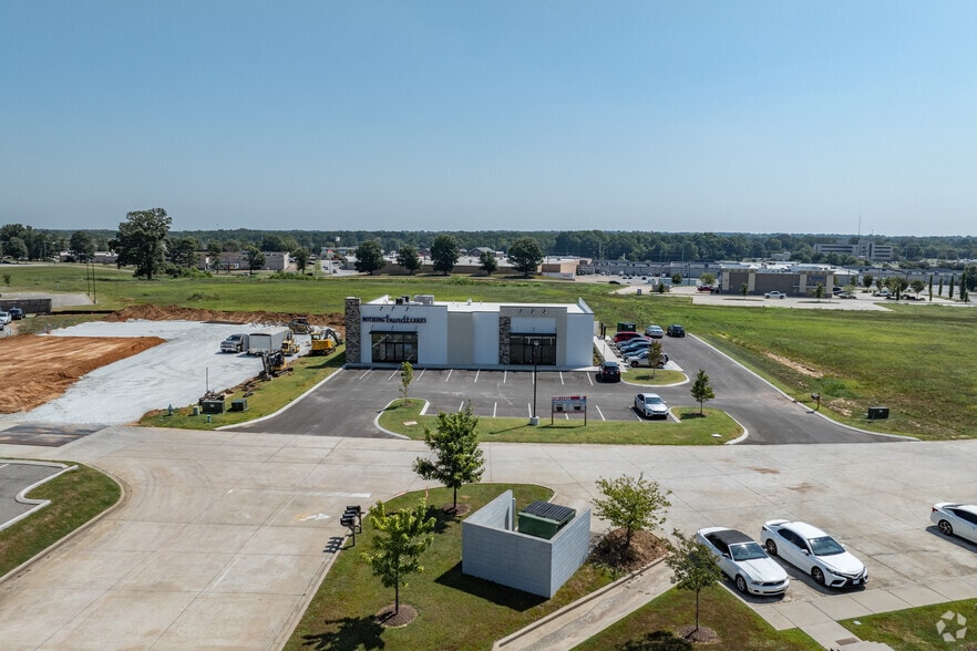 More Photos Of 1373 Union University Dr, Jackson Storefront Retail Office For Lease