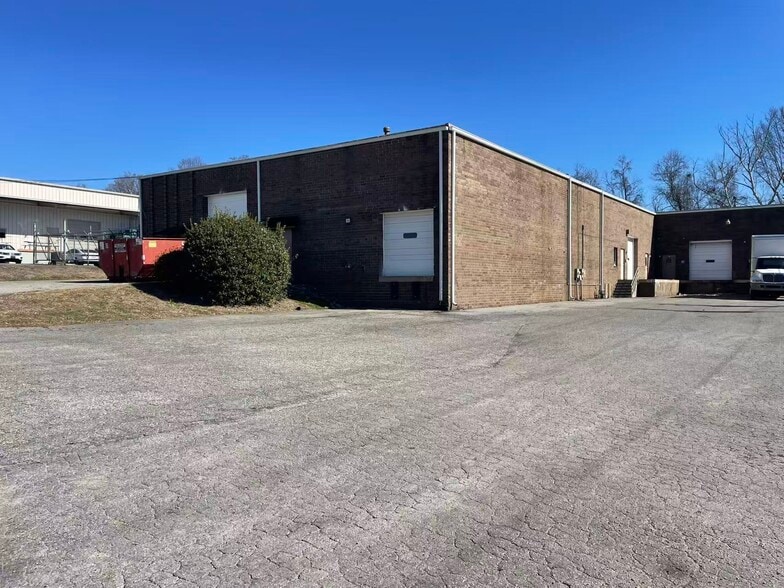 More Photos Of 1007 Norwalk St, Greensboro Warehouse For Lease