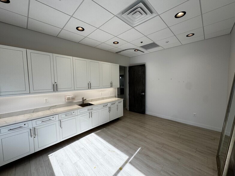 More Photos Of 10910 N Tatum Blvd, Phoenix Office For Lease