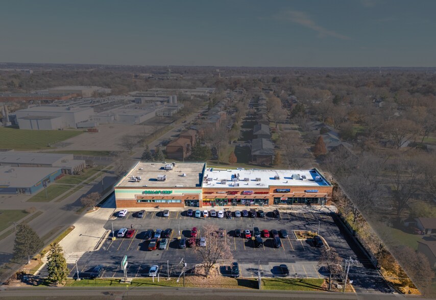 More Photos Of 943-955 N McLean Blvd, Elgin Freestanding For Sale