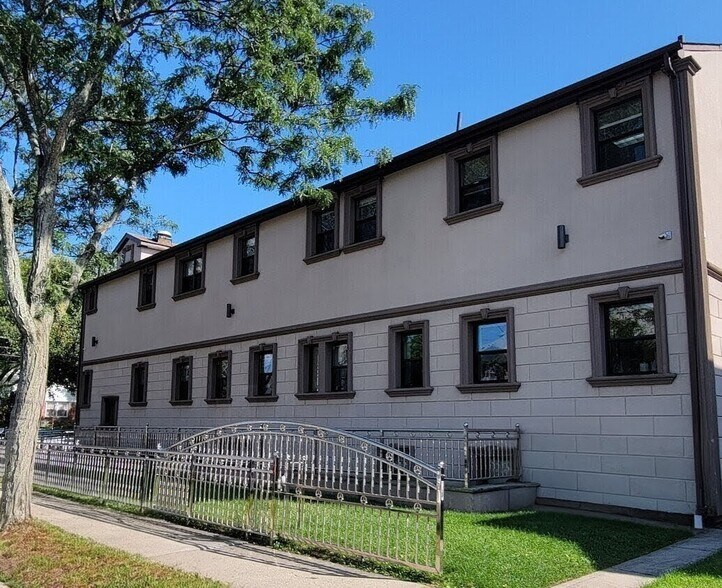 Primary Photo Of 16040 78th Rd, Flushing Medical For Lease