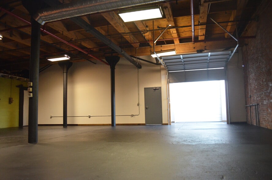 More Photos Of 3143 W 33rd St, Cleveland Loft Creative Space For Lease