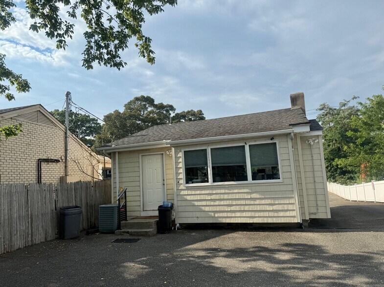 More Photos Of 774 Townline Rd, Hauppauge Flex For Sale
