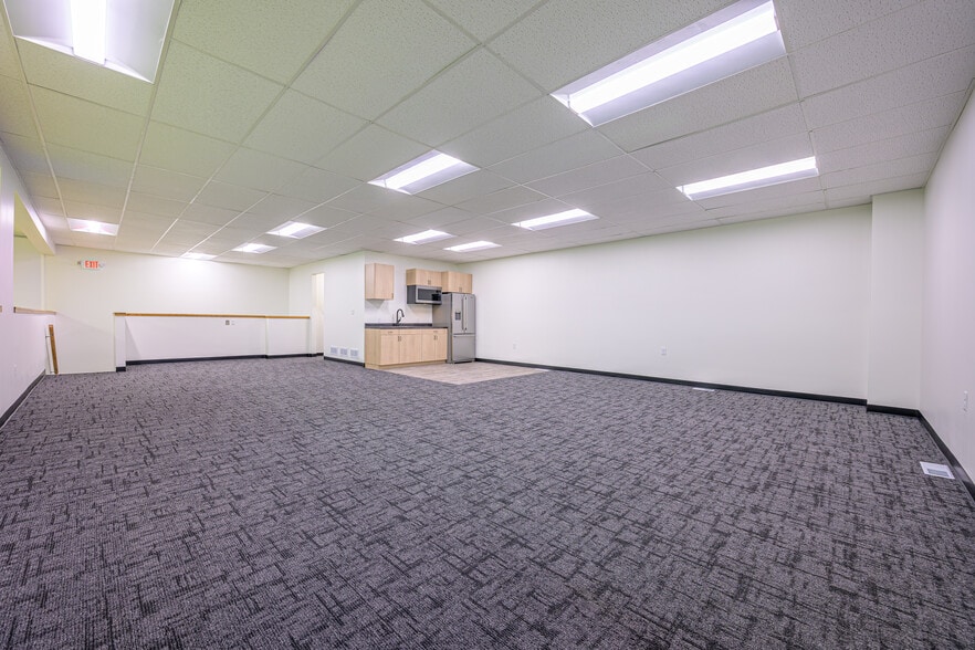 More Photos Of 541 8th E st, Hector Industrial For Sale