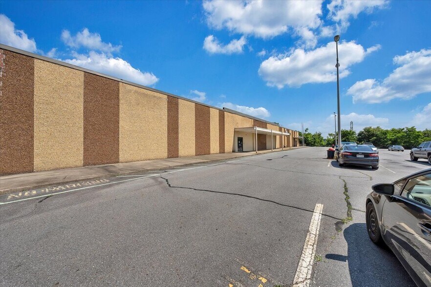 More Photos Of 2000 Virginia Ave, Collinsville Office For Lease