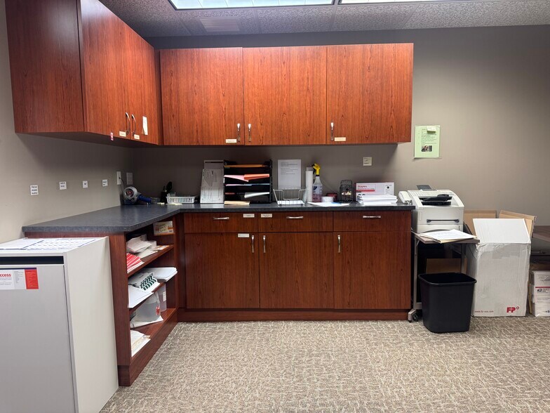 More Photos Of 712 Riverfront Dr, Sheboygan Office For Sale