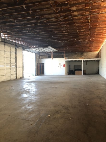 More Photos Of 2060 Warner St NE, Salem Warehouse For Sale