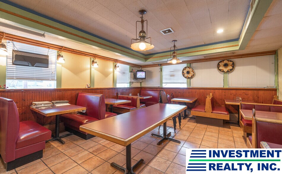 More Photos Of 121 Howard Johnson, Rolla Restaurant For Sale
