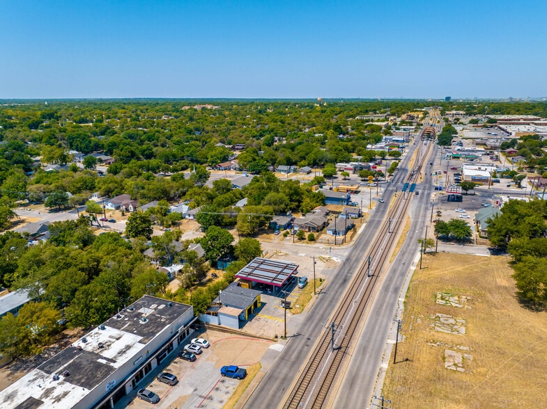 More Photos Of 3701 S Lancaster Rd, Dallas Light Distribution For Sale