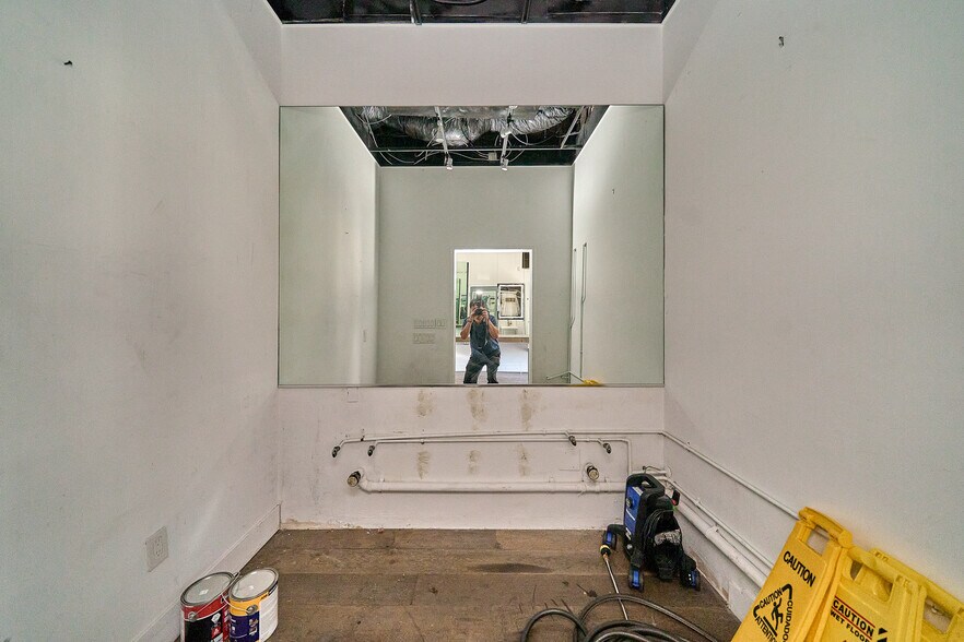 More Photos Of 112-122 S Robertson Blvd, Los Angeles Storefront Retail Office For Sale