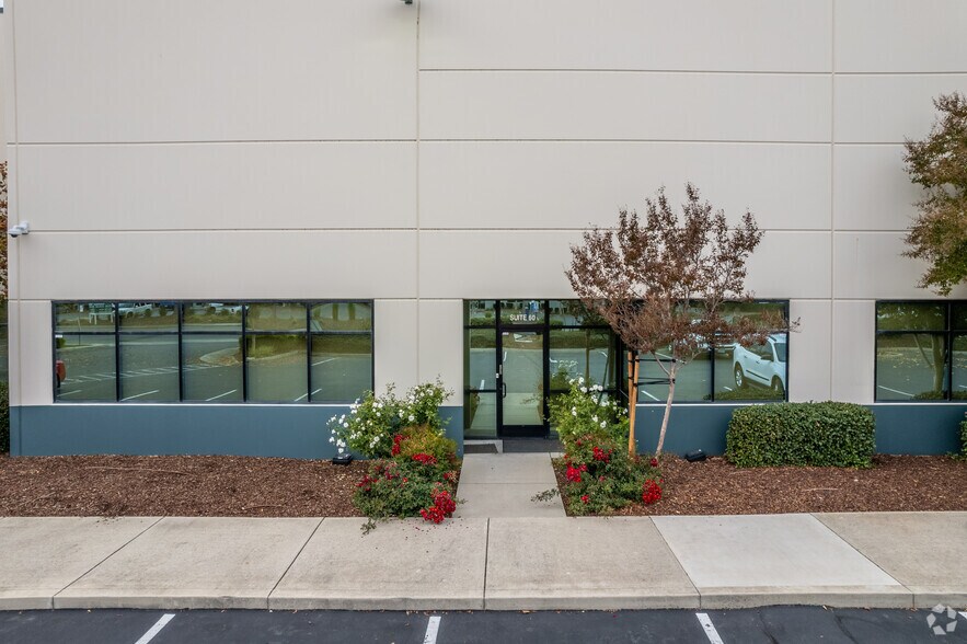 More Photos Of 840 Riverside Pky, West Sacramento Flex For Lease