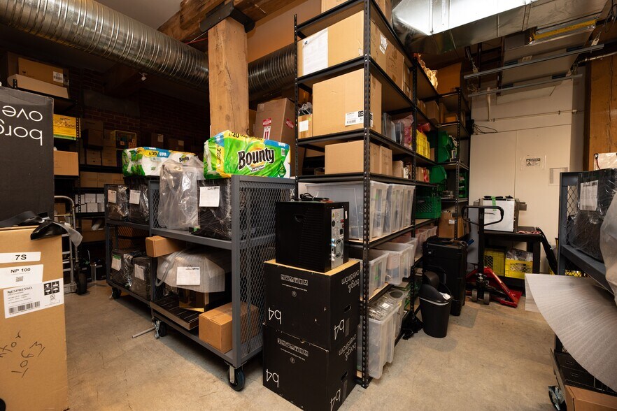 More Photos Of 339 Railway St, Vancouver Loft Creative Space For Lease