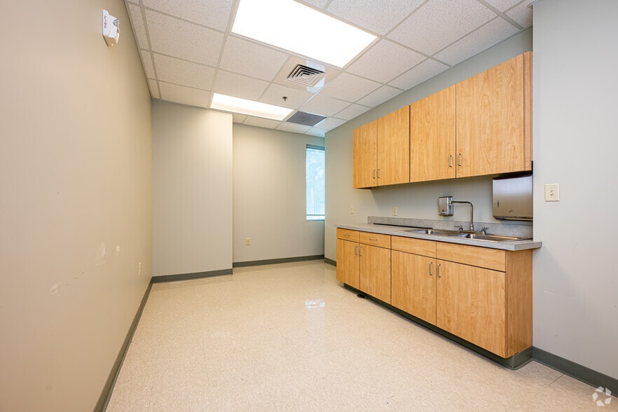 More Photos Of 64040 Highway 434, Lacombe Medical For Lease