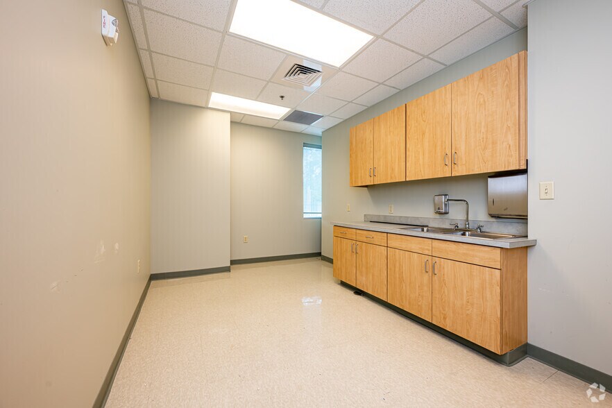 More Photos Of 64040 Highway 434, Lacombe Medical For Lease