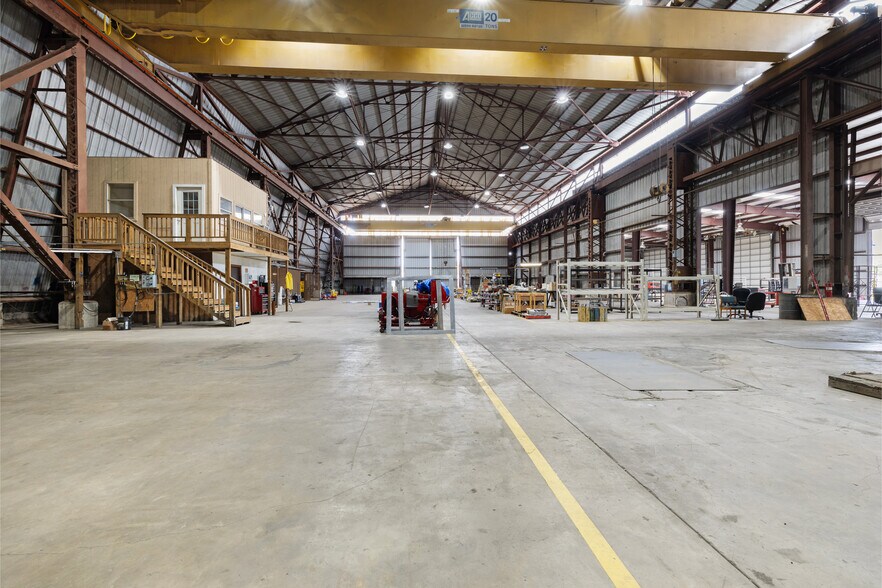 More Photos Of 12050 Proctor St, Houston Warehouse For Lease