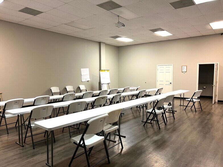 More Photos Of 2239 Whitten Rd, Memphis Light Distribution For Sale