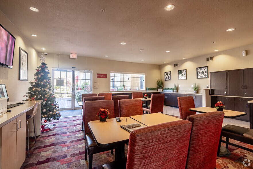 More Photos Of 1003 W Highway 332, Clute Hotel For Sale