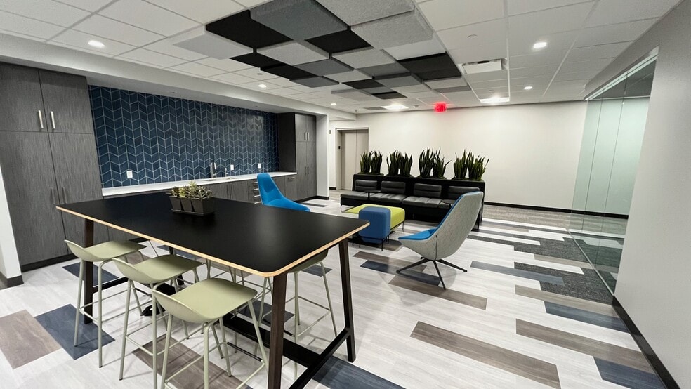 More Photos Of 411 E Wisconsin Ave, Milwaukee Office For Lease