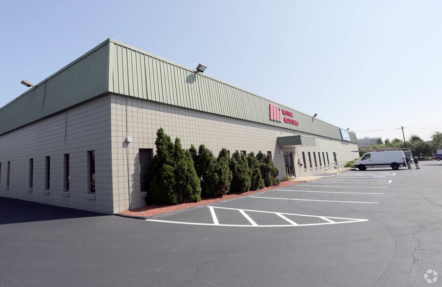 More Photos Of 35 Industrial Pky, Woburn Warehouse For Lease