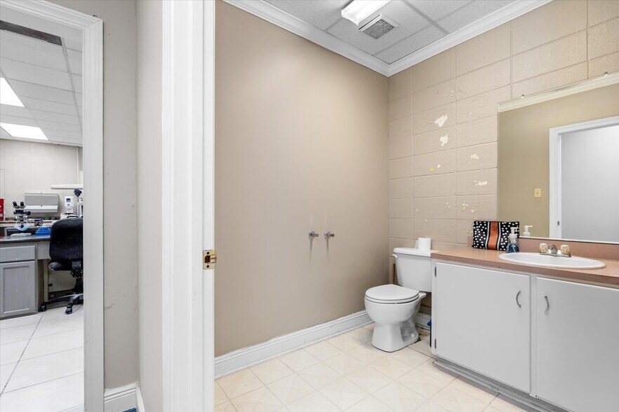 More Photos Of 4080-4088 Government Blvd, Mobile Office For Sale