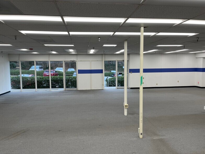 More Photos Of 2401-2465 Linden Ln, Silver Spring Flex For Lease