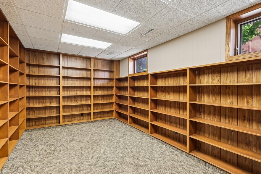 More Photos Of 535 Main St, Ames Office For Lease