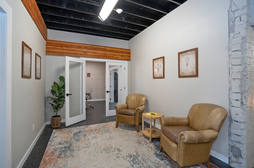 More Photos Of 709 106th St S, Tacoma Auto Repair For Sale