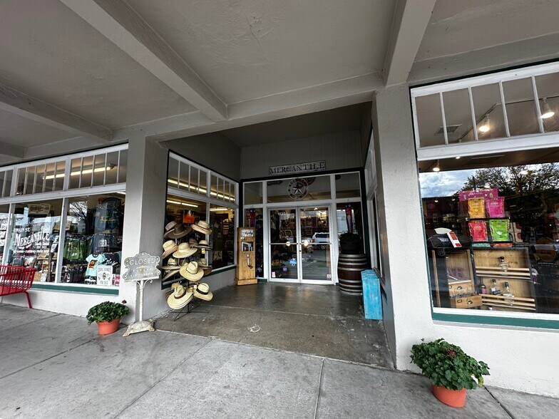 More Photos Of 1020 N Main St, Cottonwood General Retail For Sale