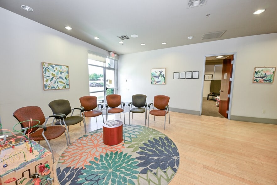 More Photos Of 7055 N Chestnut Ave, Fresno Medical For Sale