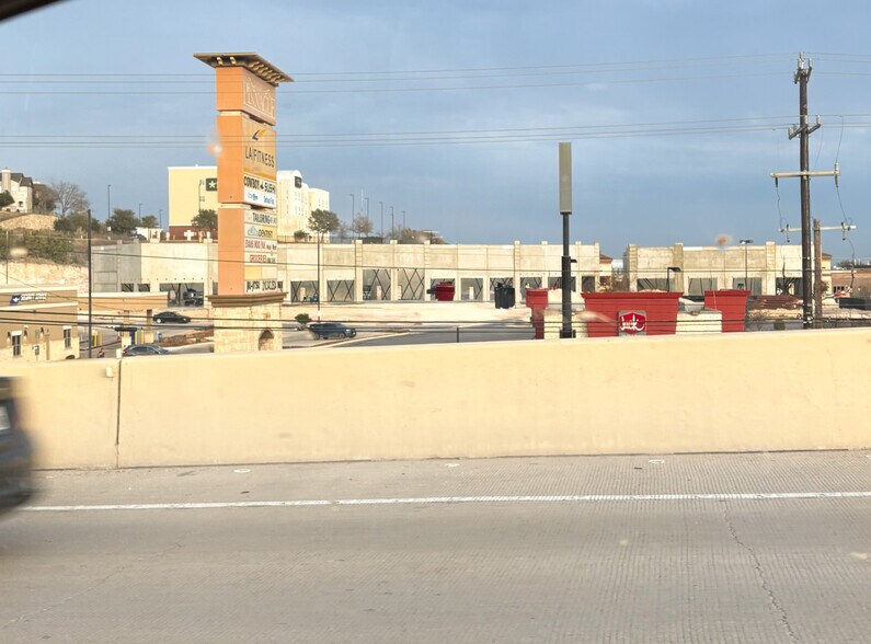 More Photos Of 21114 US-281, San Antonio Freestanding For Lease