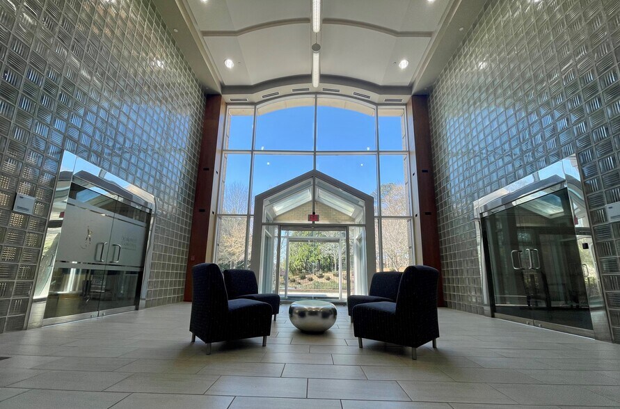 More Photos Of 3005 Royal Blvd S, Alpharetta Office For Lease