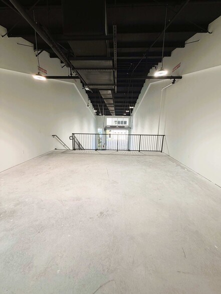 More Photos Of 3584 Plover, Naples Warehouse For Lease