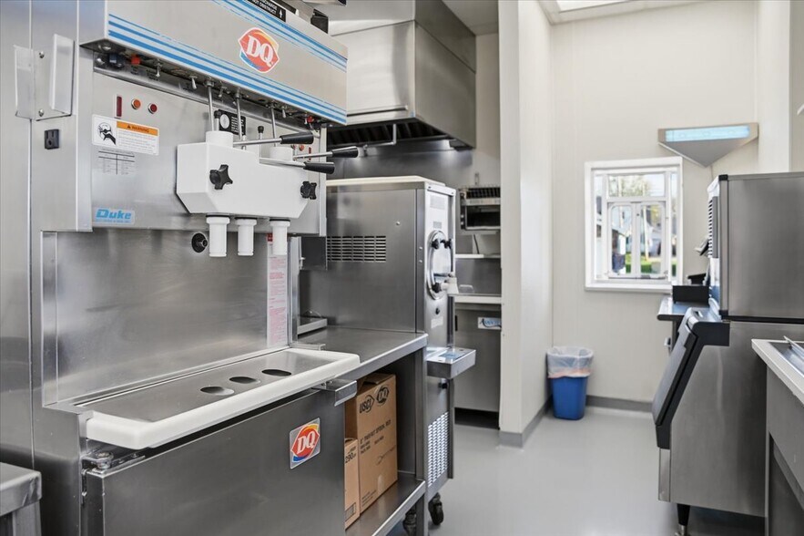 More Photos Of 309 US-6 Hwy, Oakland Fast Food For Sale