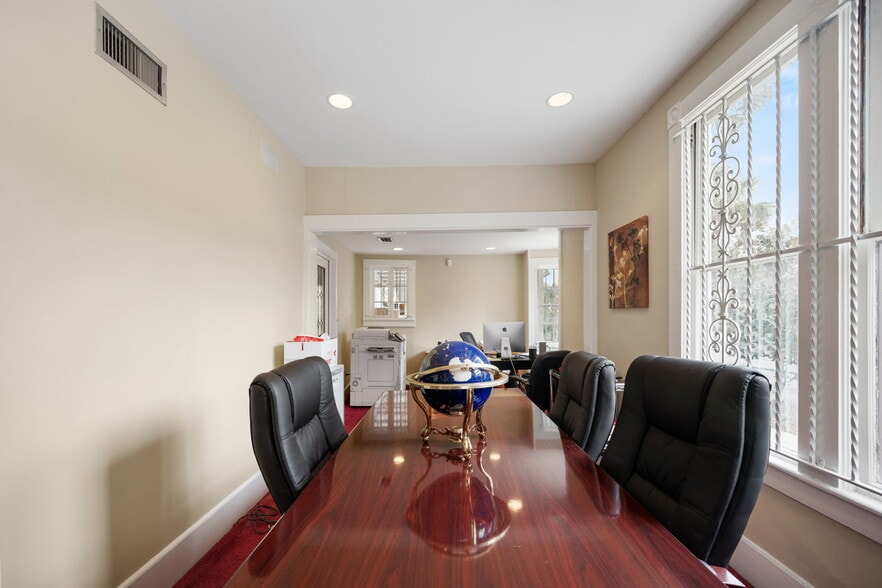 More Photos Of 339 S Ridgewood Ave, Daytona Beach Office Residential For Sale