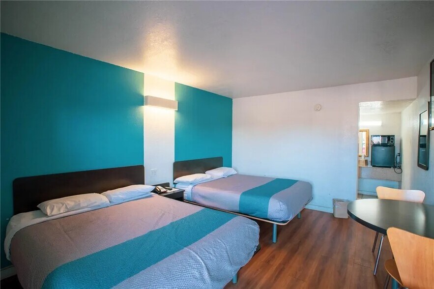 More Photos Of 520 S Jackson St, Jacksonville Hotel For Sale