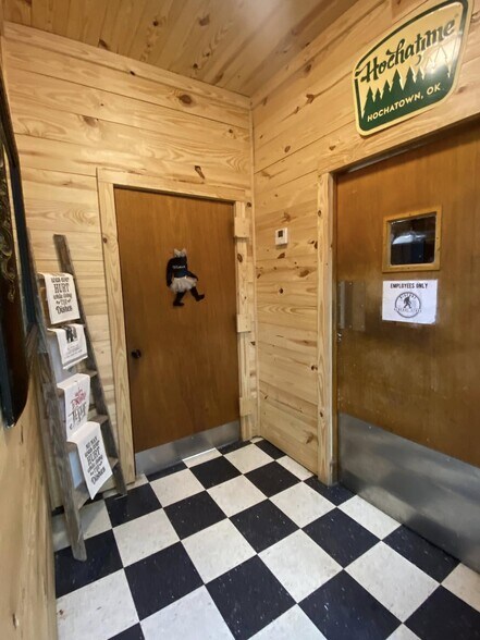 More Photos Of 15877 S US Highway 259, Haworth Convenience Store For Sale
