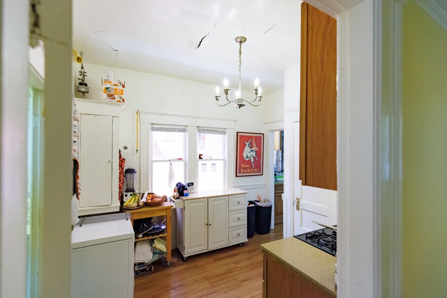 More Photos Of 667 10th St, Oakland Apartments For Sale