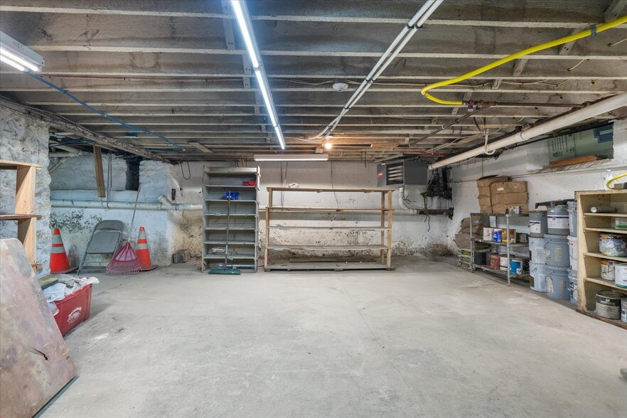 More Photos Of 102 S Richmond St, Fleetwood Warehouse For Sale