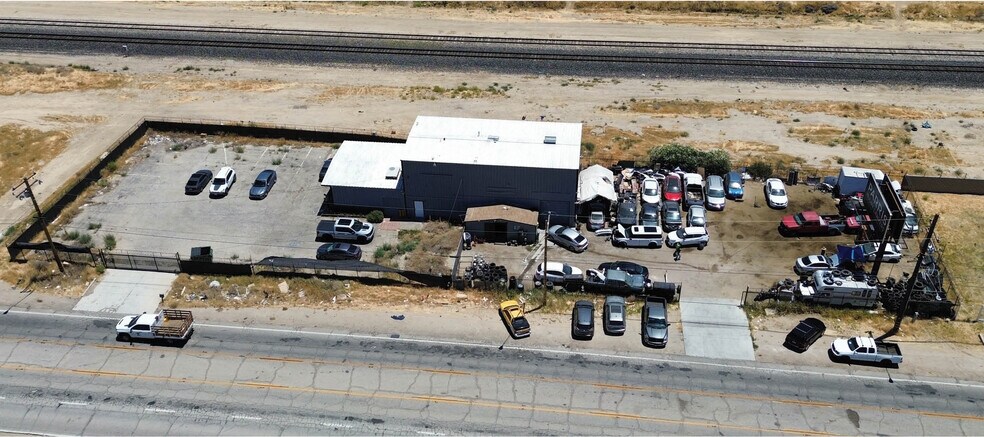 Primary Photo Of 45424 N Sierra Hwy, Lancaster Manufacturing For Sale
