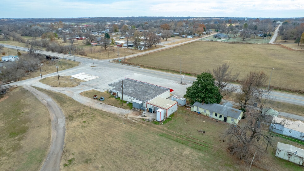 More Photos Of 1012 6th St, Maysville Supermarket For Sale
