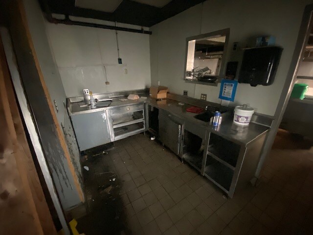 More Photos Of 21445 Gumina Rd, Brookfield Restaurant For Sale