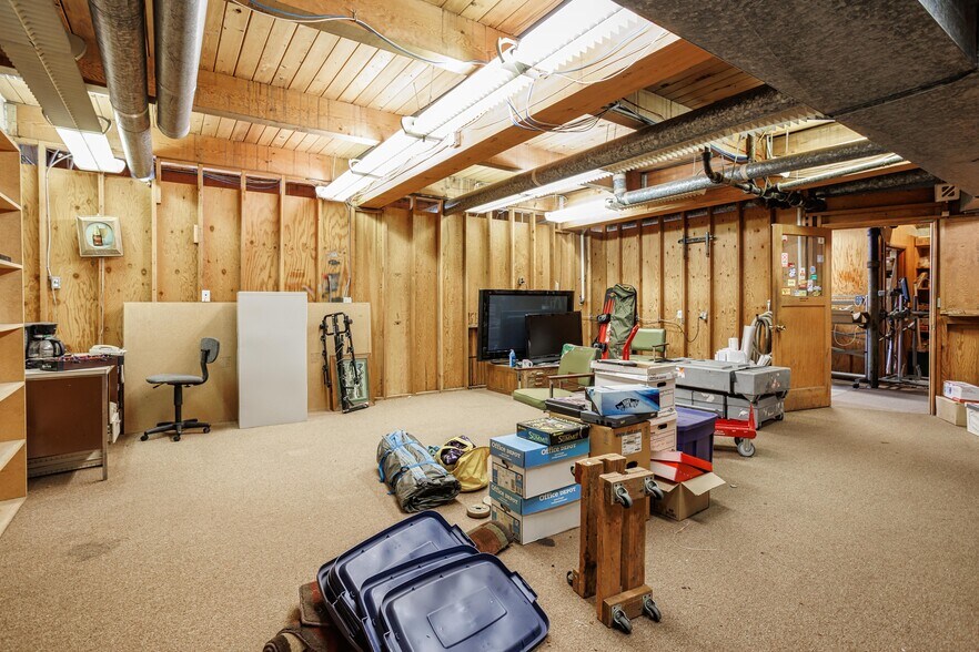 More Photos Of 835 SE 17th Ave, Portland Office For Sale