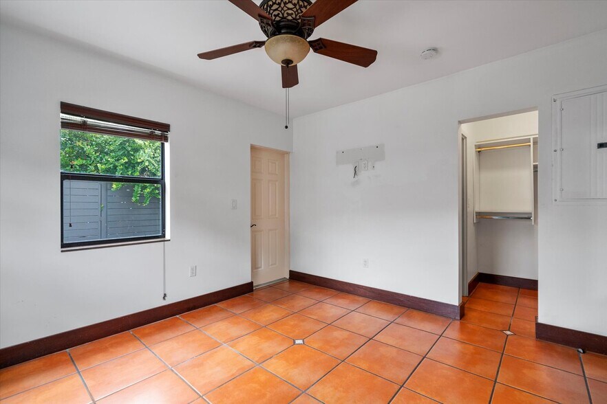 More Photos Of 333 Walnut St, Hollywood Hotel For Sale