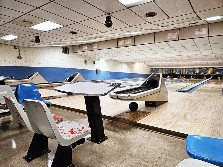 More Photos Of 527 Market St, Bolivar Bowling Alley For Sale