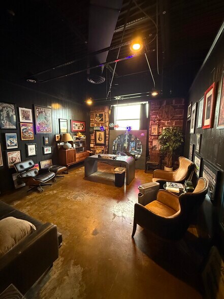 More Photos Of 3029 3rd Ave S, Birmingham Showroom For Lease