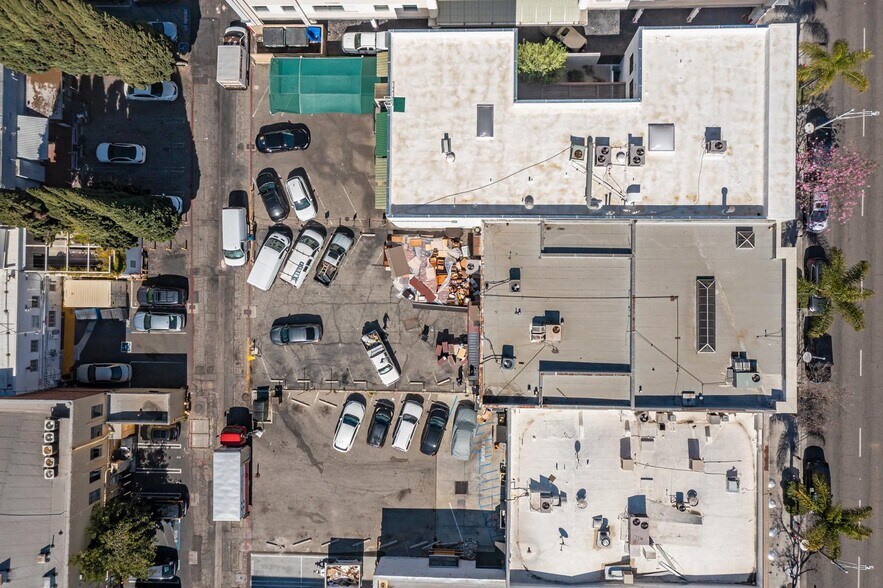 More Photos Of 351-355 N Canon Dr, Beverly Hills Storefront Retail Office For Lease